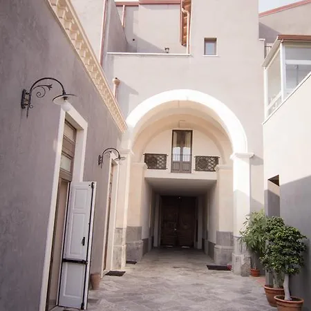 Dimora De Mauro Aparthotel 4*