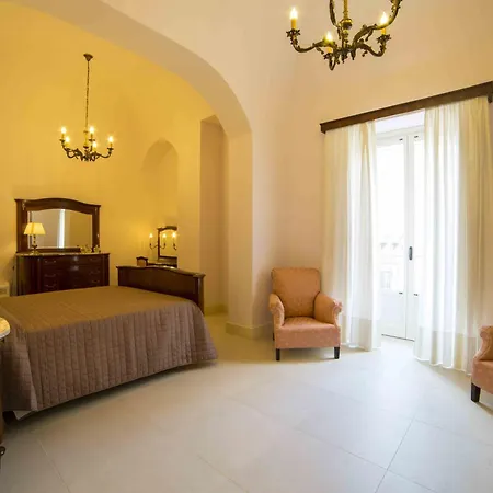 Dimora De Mauro Apart-hotel 4*