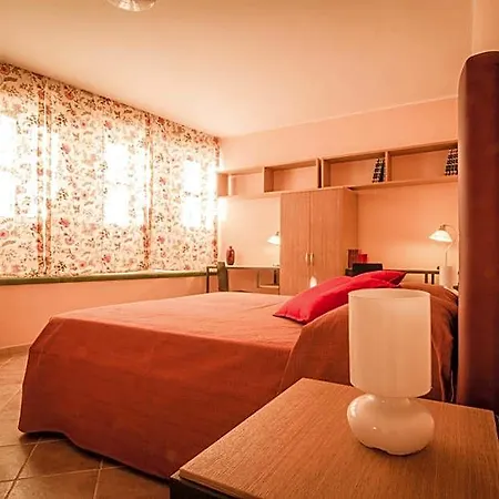 Dimora De Mauro Aparthotel 4*