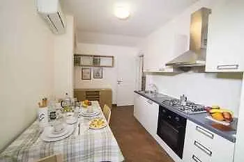 アパートホテル ディモーラ デ マウロ カターニア