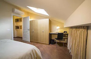 ディモーラ デ マウロ アパートホテル 4*